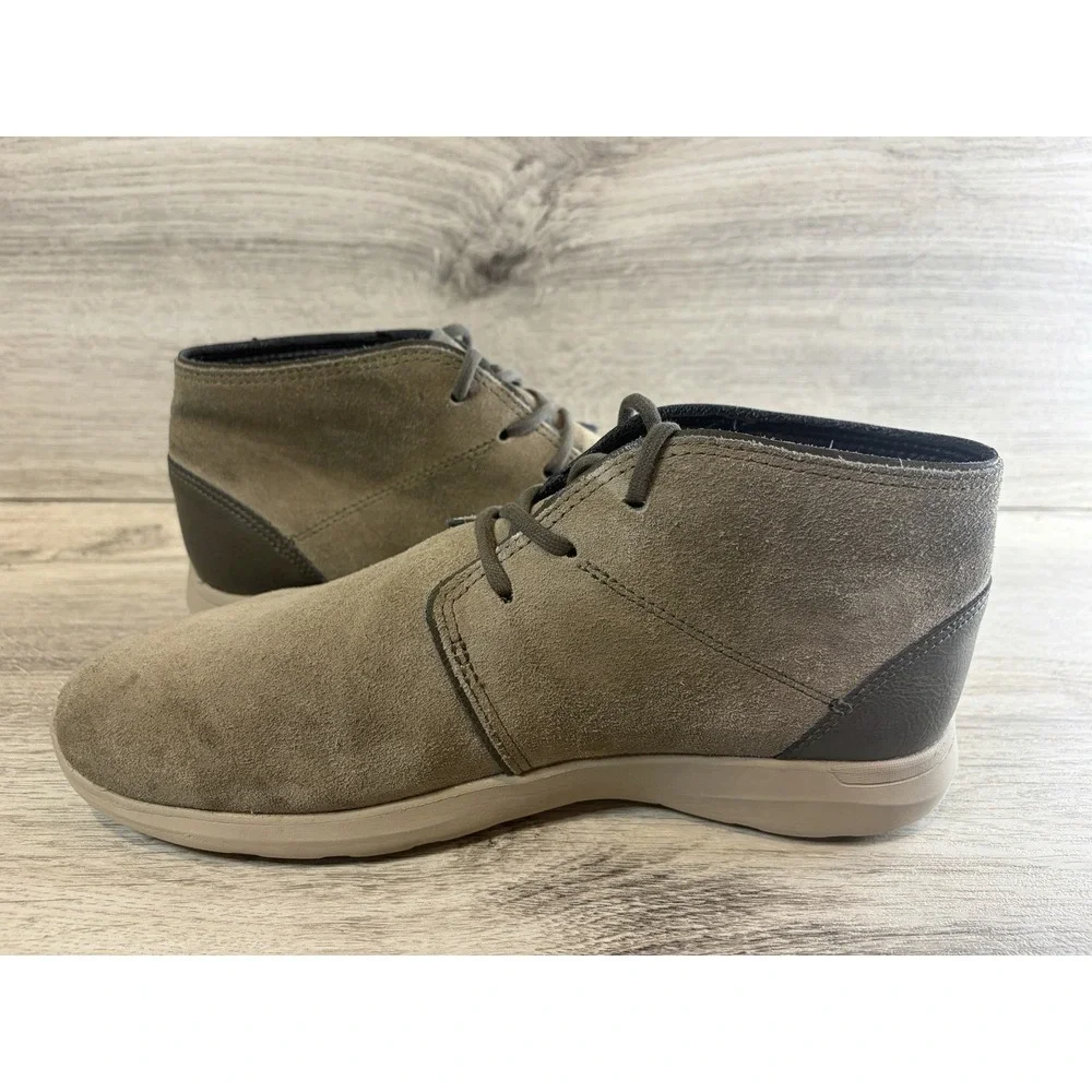 Crocs Men's Kinsale Chukka Boots Beige Size 10 Suede Leather‎ Mid Comfort Shoes